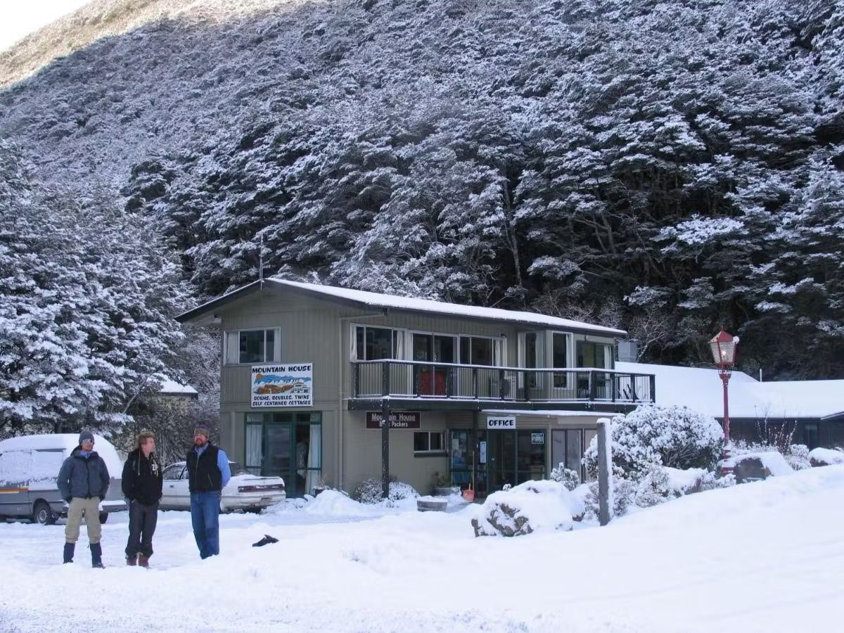 Mountain House, Arthurs Pass YHA.jpg