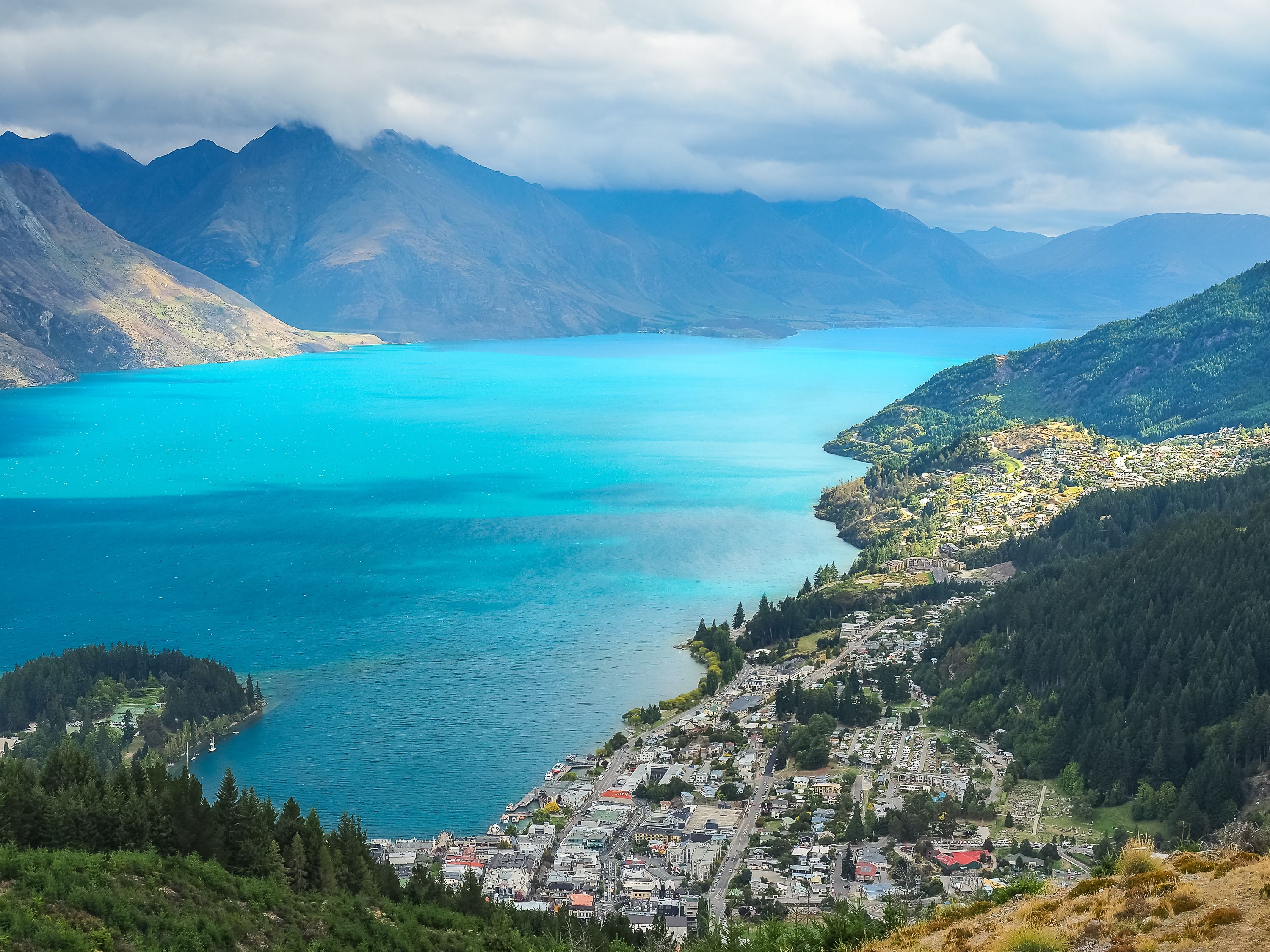 View of Queenstown and Lake Whakatipu from top of Queentown 